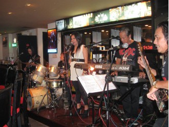 LIVE BAND